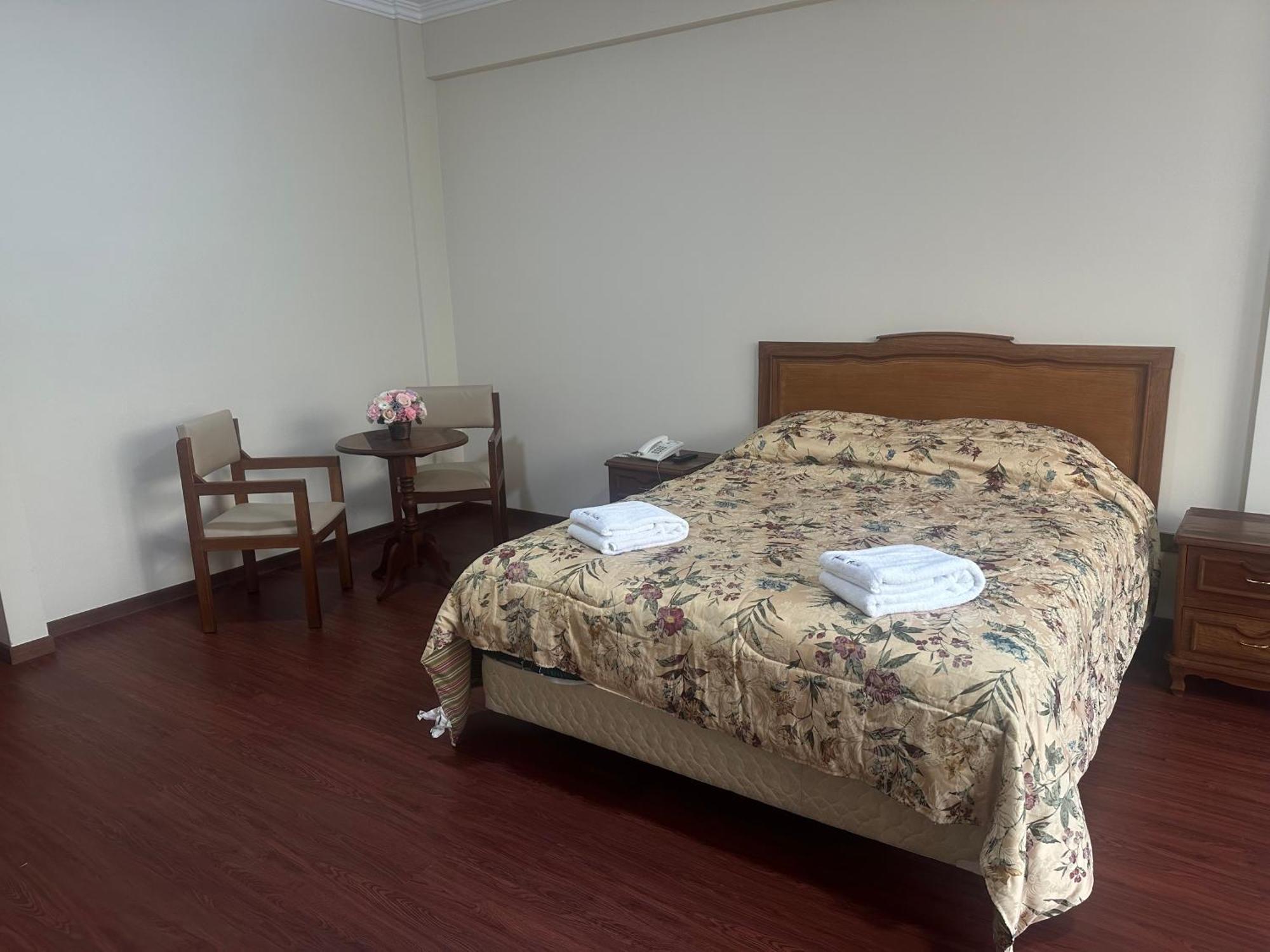 Hotel Oblitas Cochabamba Buitenkant foto